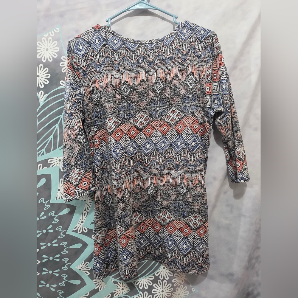 Patterned Women's Top - Picture 2 of 4